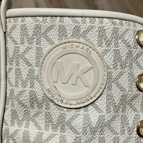 Michael Kors Corey Logo Combat Boot cream & tan Womens size 7.5 Ankle Bootie - Picture 8 of 14